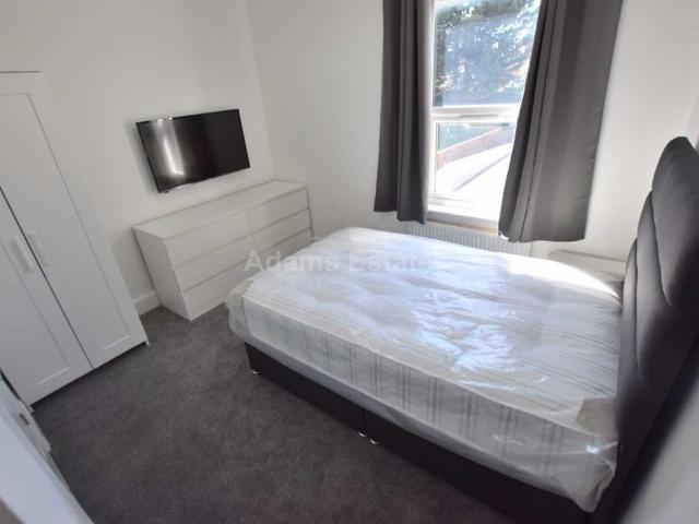 Room 3. Wokingham Road, Reading 1 bed in a house share to rent £750 pcm £173 pw