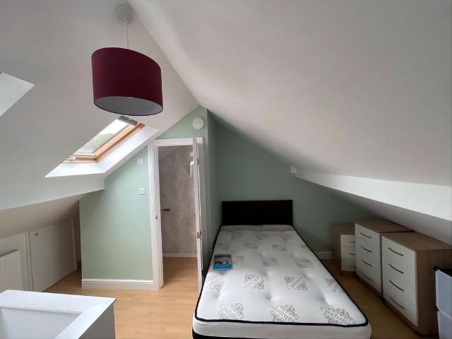 Room 4, 12 Mellard Street, Newcastle ST5 1 bed in a house share to rent £460 pcm £106 pw