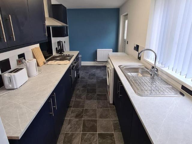 Room 4 1 bed in a house share to rent £450 pcm £104 pw
