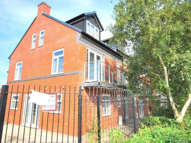 Room 4, 7 St. John Street, WIGAN. 1 bed in a house share to rent £600 pcm £138 pw