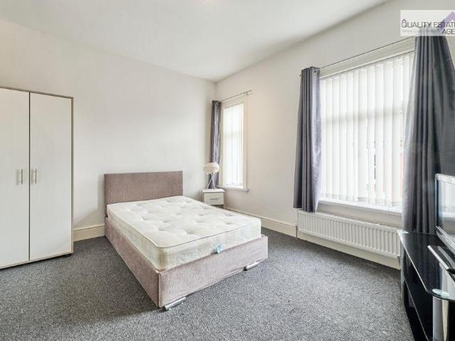 Room 4, 43 Dominic Street. 1 bed in a house share to rent £370 pcm £85 pw