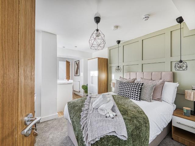 Room 4, Bennett Street NG10, Studio to rent, £700 pcm | PrimeLocation