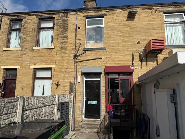 Room 4, Bradford BD8 1 bed flat to rent £350 pcm £81 pw