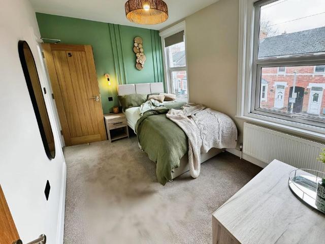 Room 4, Dixon Street, Swindon, SN1 3PL 1 bed house of multiple occupation to rent £695 pcm £160 pw