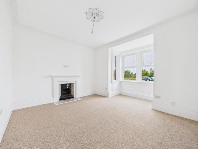 ROOM 4, Harbour House, 1 Dock Road. 1 bed terraced house to rent £700 pcm £162 pw