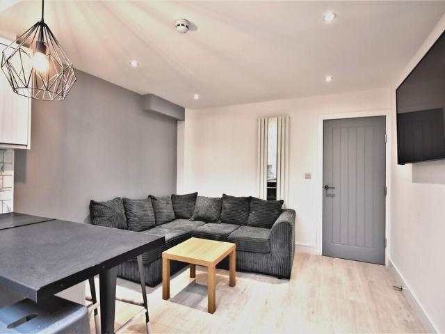 Room 4 of 5, Marlborough Road, Coventry, CV2 4EN