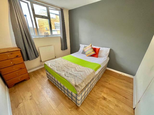 Room 4, Llandovery House, Chipka Street E14, Room to rent, £900 pcm | PrimeLocation