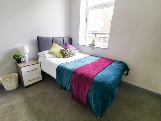 Room 4, Market Street, Crewe, CW1 1 bed in a house share to rent £595 pcm £137 pw