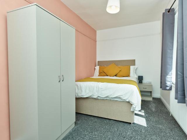 ROOM 4, Wingfield Close, Shrewsbury. 5 bed house of multiple occupation to rent £595 pcm £137 pw