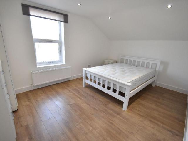 Room 4 Uxbridge Road W12 1 bed in a house share to rent £1,000 pcm £231 pw
