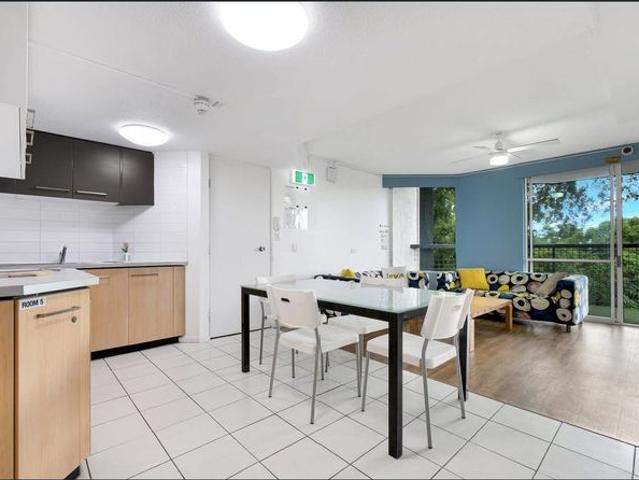 Room 501 / 77 Sir Fred Schonell Dr, St Lucia Fully Furnished Room – Available NOW!