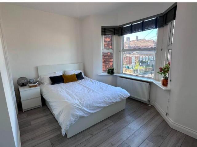 Room 5, 17 Rosslyn Crescent HA1, 1 bed property to rent, £1,000 pcm | PrimeLocation