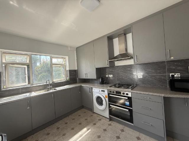 Room 5 360 Wilnecote Lane, Tamworth, B77 1 bed in a house share to rent £700 pcm £162 pw