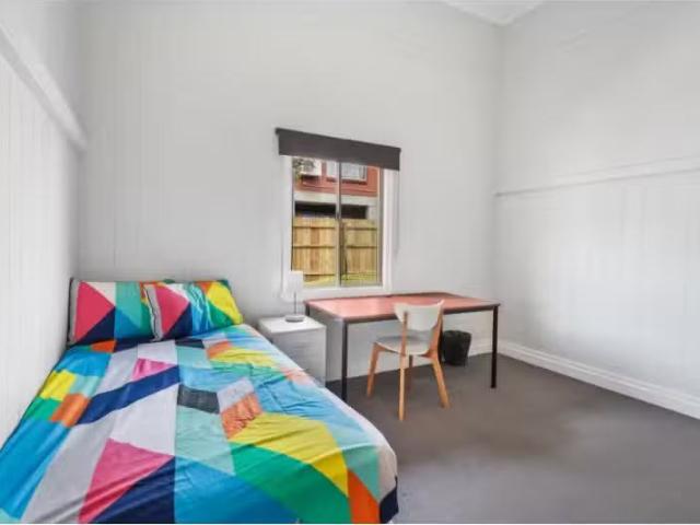 Room 5 381 Cornwall St, Greenslopes Apartment for rent List.