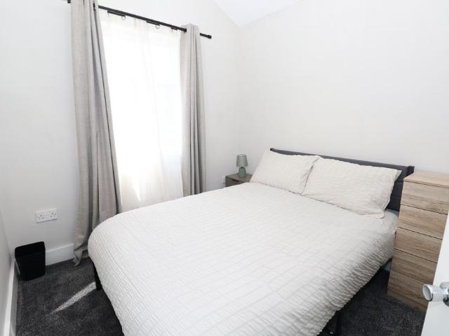 Room 5 @ 86 Samuel Street, Crewe, CW1 5 bed house share to rent £475 pcm £110 pw
