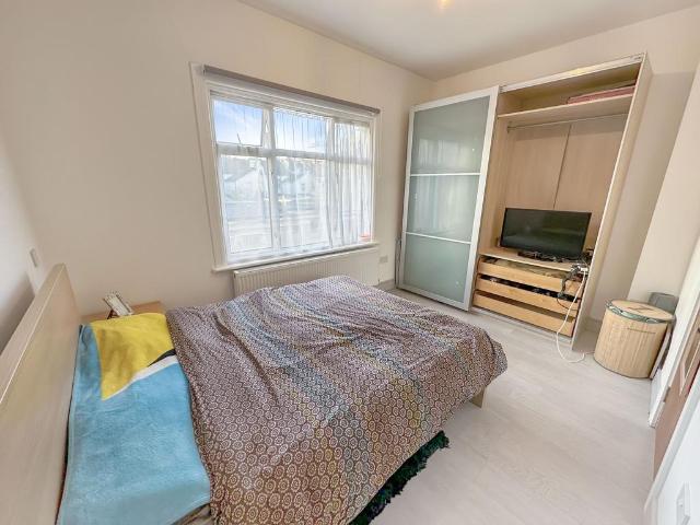 Room 5, 8, Balfour Road, Hounslow. 1 bed detached house to rent £900 pcm £208 pw