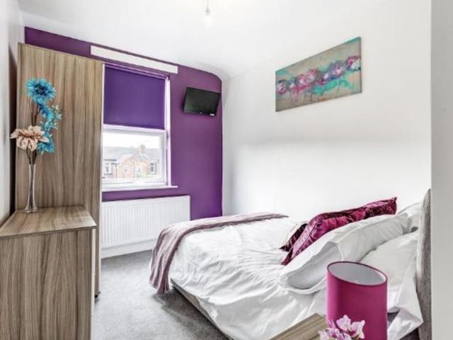Room 5, Catherine Street, Crewe, CW2 1 bed in a house share to rent £450 pcm £104 pw