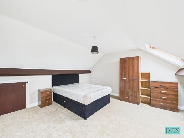 Room 5, Kingsway North, York 1 bed in a house share to rent £750 pcm £173 pw