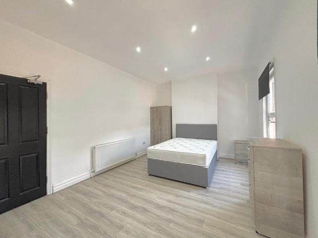 Room 5 Rutland Road, Bedford 1 bed in a house share to rent £600 pcm £138 pw
