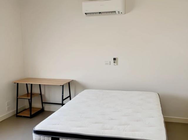 Room 6/68 Coolavin Road, Melbourne