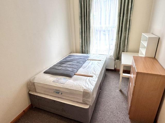 Room 6, 12 Monson Street, Lincoln. 1 bed in a house share to rent £500 pcm £115 pw