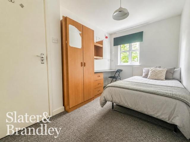 Room 6, 18 Denison Court Denison. 1 bed terraced house to rent £400 pcm £92 pw