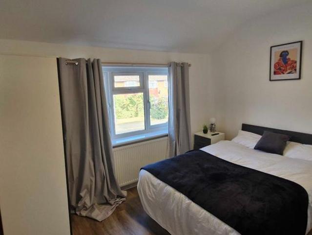 Room 6 1 bed in a house share to rent £1,100 pcm £254 pw