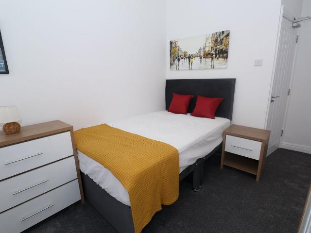 Room 6 @ 267 Walthall Street, Crewe CW2, 8 bed shared accommodation to rent, £525 pcm | PrimeLocation