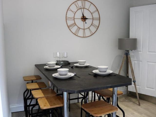 Room 6, 35 Mill Road, Cambridge