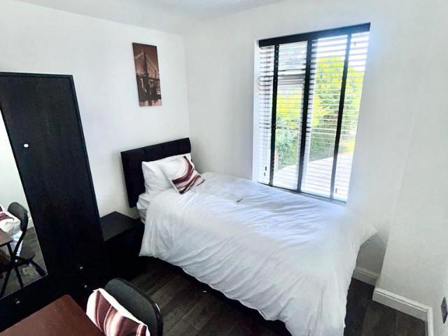 Room 6, Granville Street, PE218PF. 1 bed in a house share to rent £520 pcm £120 pw