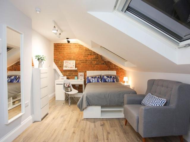 Room 6, Flat A, 33 King Street, Luton, Bedfordshire LU1, Studio to rent, £615 pcm | PrimeLocation
