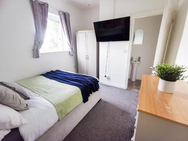 Room 6, Hungerford Road, Crewe, CW1 1 bed in a house share to rent £575 pcm £133 pw