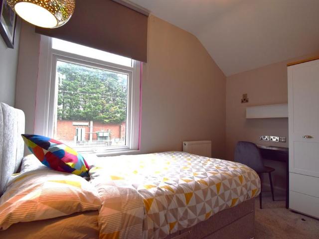 Room 6 Pink 352 North Road, Cardiff 1 bed house to rent £750 pcm £173 pw