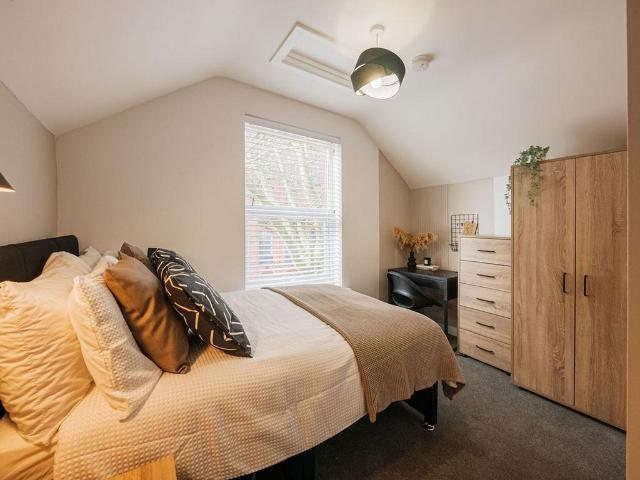 Room 6, Radford Boulevard. 1 bed house of multiple occupation to rent £550 pcm £127 pw