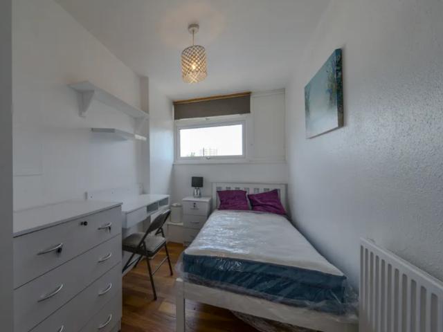 Room 6, Wood Close, Hatfield AL10, 1 bed flat to rent, £685 pcm | PrimeLocation