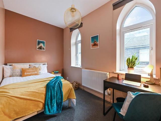 Room 7 16 Wood Road, Pontypridd 1 bed house to rent £595 pcm £137 pw