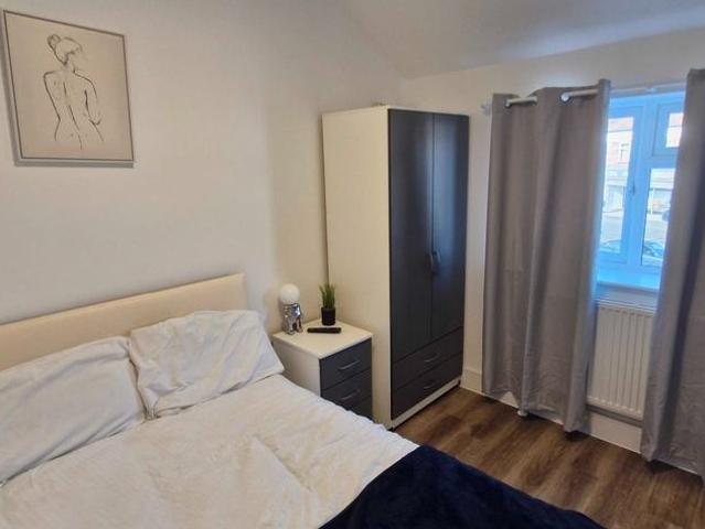 Room 7 1 bed in a house share to rent £1,100 pcm £254 pw