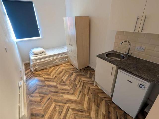 Room 7 1 bed in a house share to rent £775 pcm £179 pw
