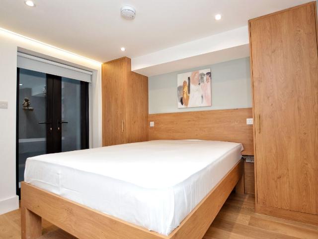 Room 7, 244 Hornsey Road, Holloway N7, Studio to rent, £1,408 pcm | PrimeLocation