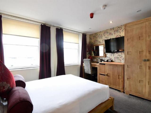 ROOM 7, Cinnabar Hotel, 88 89 Fore. 1 bed in a house share to rent £800 pcm £185 pw