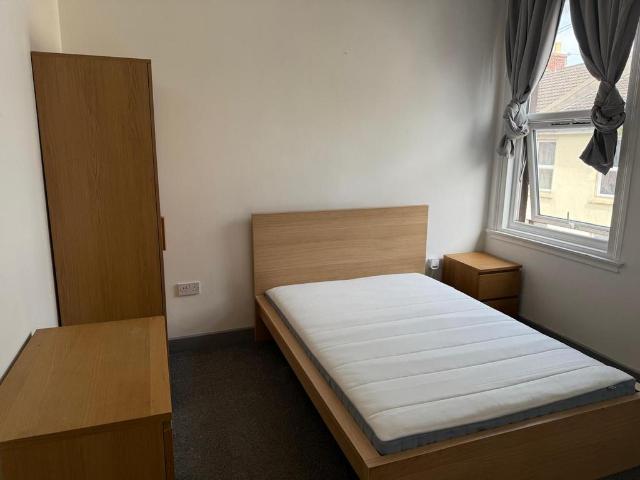Room 7, Alexandra Parade, Weston. 1 bed in a house share to rent £600 pcm £138 pw