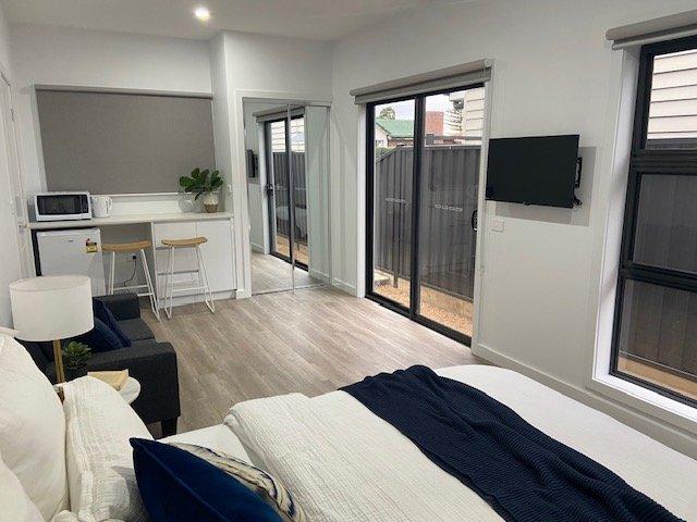 ROOM 7 FOR LEASE
