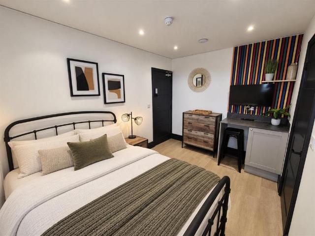 Room 8, 51 Old Southend Road 1 bed in a house share to rent £775 pcm £179 pw
