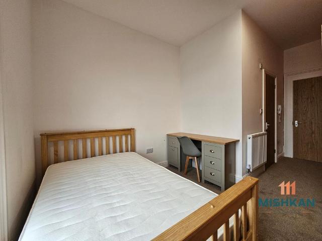 Room 9 1 bed in a house share to rent £575 pcm £133 pw