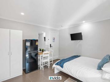 Rooming House Accommodation Private Ensuite Living — All Bills Included from $300 per week !