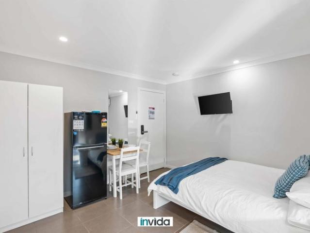 Rooming House Accommodation Private Ensuite Living — All Bills Included from $295 per week!