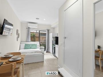 Rooming House Accommodation Private, Lockable Ensuite Room $300 pw/utilities included !