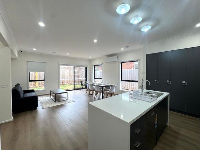 Rooming House Shared Accommodation In Great Location Room for Rent Utilities included