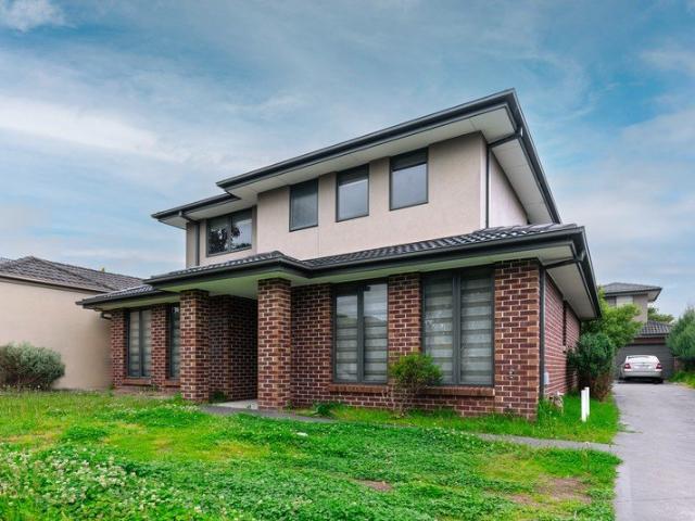 ROOMING House 3 Rooms Available!