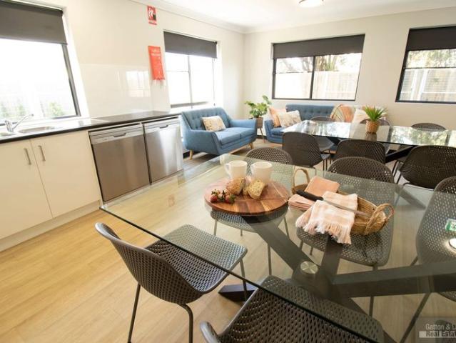 ROOMS TO RENT IN APARTMENT COMPLEX